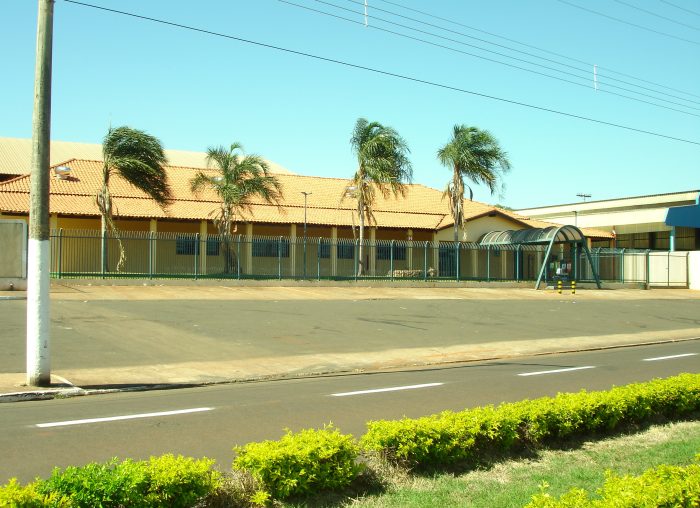 Fachada do Clube Arcecco, na avenida Ver. Osvaldo Kushida