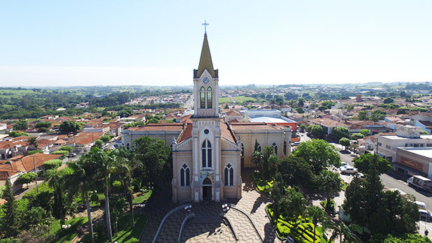 Igreja matriz de São João Batista. Fotografia publicana no Facebook da paróquia em 14/06/2016