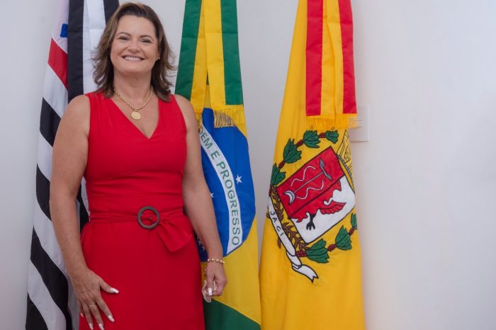 A prefeita Valéria Guimarães